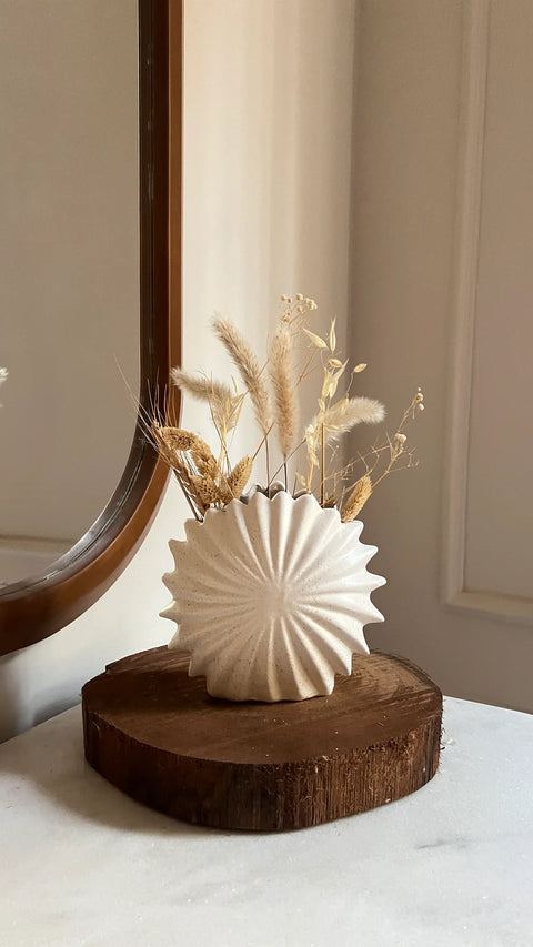 Shell Vase C-47